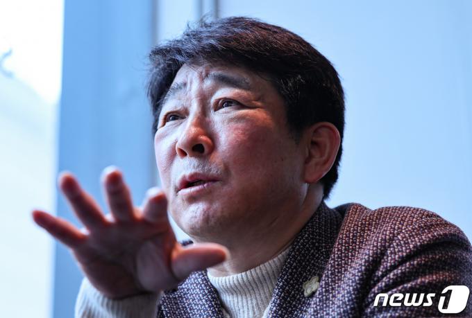 국민의힘 영입인재 김익수 일본 신슈대 석좌교수가 14일 서울 시내 한 카페에서 뉴스1과 인터뷰를 갖고 있다. 2024.3.14/뉴스1 ⓒ News1 김도우 기자