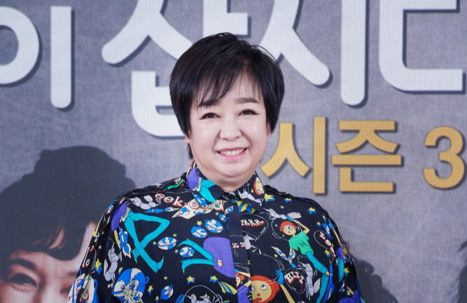 가수 혜은이가 '우리 이혼했어요' 출연 제안을 거절한 사실을 고백하며, 전 남편이자 배우 김동현과 재결합 의사가 결코 없음을 드러냈다. 사진은 지난 2021년 2월 KBS 2TV '박원숙의 같이 삽시다' 시즌3 제작발표회에 참석한 가수 혜은이. /사진=KBS 제공