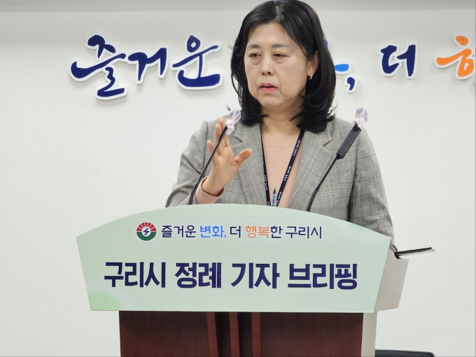 구리시 3월 2주차 정례 기자브리핑에서 조명아 환경사업소장이 기자 질문에 답변하고 있다. /사진=이건구 기자