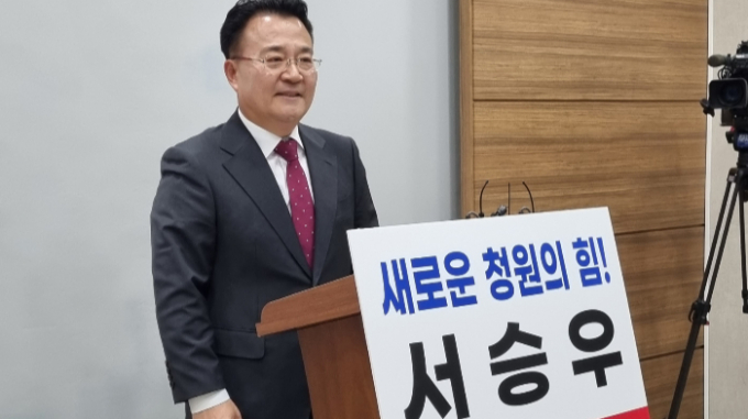 국민의힘 충북 청주 청원구 경선에 탈락한 서승우 전 대통령실 자치행정비서관의 상당구 전략공천에 관련해 당내 잡음이 생기고 있다. 사진은 청주 청원구 경선에 탈락한 후 상당구 전략공천 받은 국민의힘 서승우 후보. /사진=뉴스1