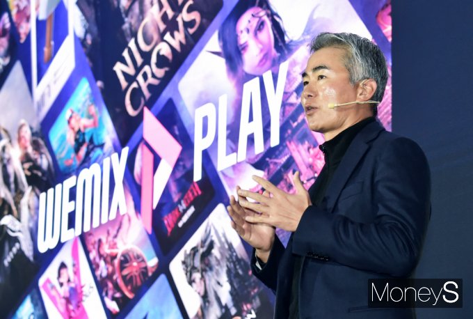 국제 게임전시, 지스타 2023(Game Show and Trade, All Round 2023)이 둘째날을 맞이한 가운데 17일 부산 해운대구 벡스코 컨벤션홀에서 열린 '지콘(G-CON) 2023'에서 장현국 위메이드 대표가 키노트 연설을 갖고 있다./사진=임한별 기자
