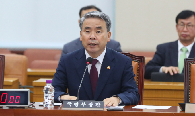 15일 대통령실이 이종섭 주호주 대사의 출국금지 사실 등 해병대 채 상병 수사 외압 의혹 사건과 관련한 언론 보도와 야권의 지적에 대해 "말이 되지 않는 주장"이라고 반박했다. 사진은 이 대사가 지난해 9월18일 서울 여의도 국회에서 열린 국방위원회 전체회의에서 한기호 국방위원장의 질의에 답변하는 모습. /사진=뉴시스