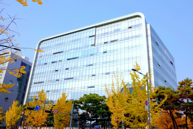 코스맥스는 글로벌 화장품 기업에 제품을 공급하며 매년 수출 비중을 늘려가고 있다. 코스맥스 R&I센터. /사진=코스맥스