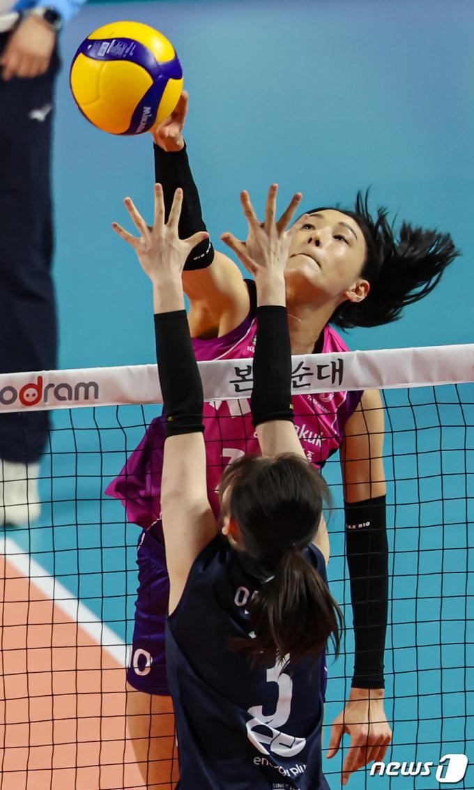 [사진] 김연경, 내가 더 높아