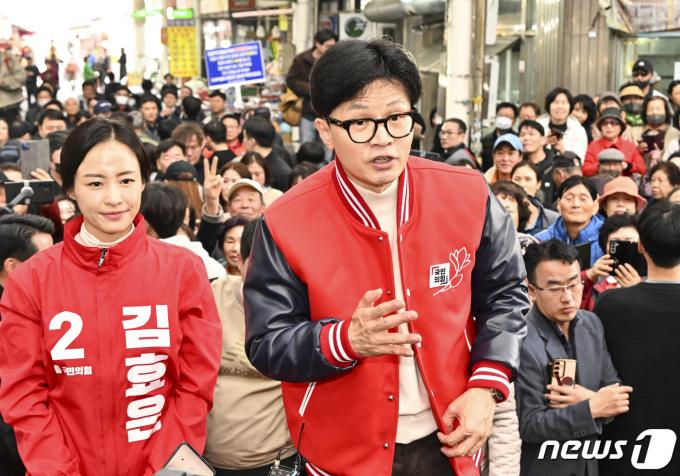 [사진] 오산 시민들 만나는 한동훈 비대위원장