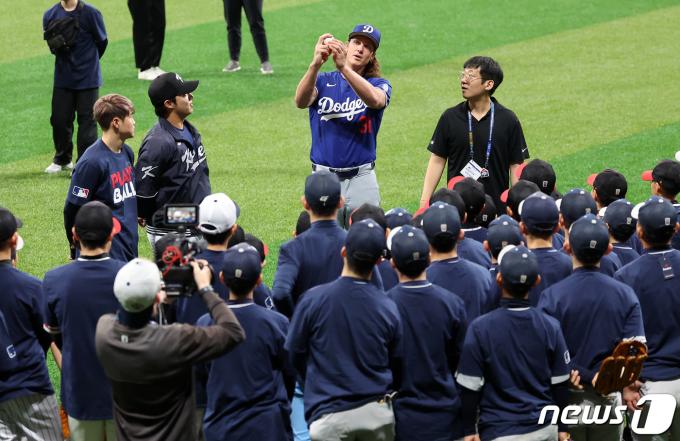 [사진] '타일러 글라스노우 강의에 집중'
