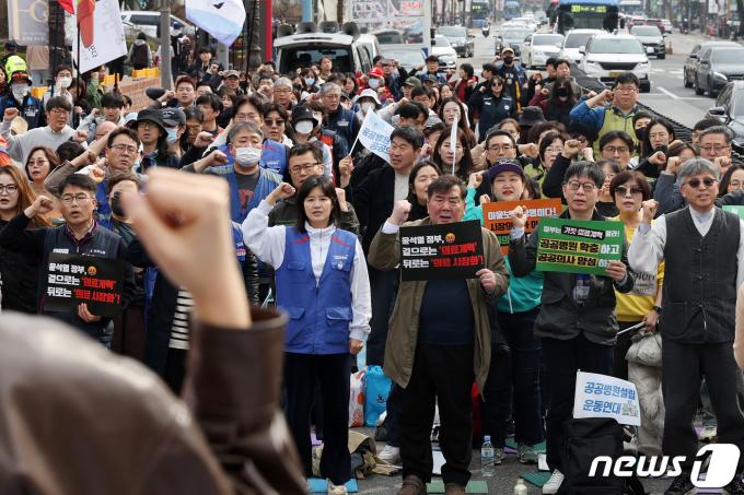 [사진] 계속되는 의-정 갈등 '공공의료는 왜 아무도 이야기 안하나'