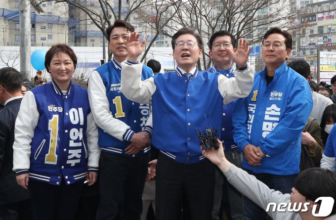 [사진] 용인 시민들 찾은 이재명 대표