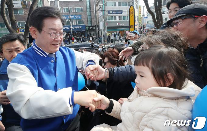 [사진] 용인 시민들 찾은 이재명 대표