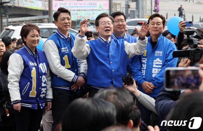 [사진] 지지 호소하는 이재명 대표