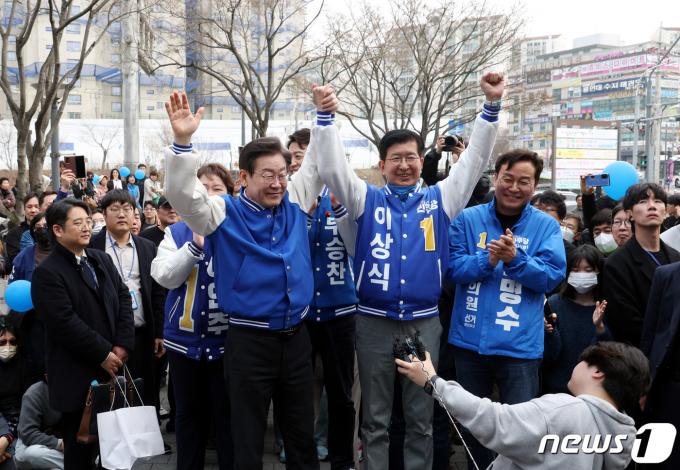 [사진] 이재명·이상식, '총선승리를 다짐하며'