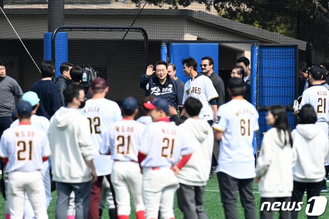 [사진] 샌디에이고 파드리스 유소년 클리닉 참석한 윤석열 대통령