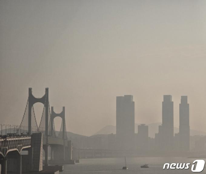 [사진] 미세먼지에 갇힌 부산