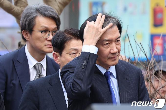 [사진] 촛불대행진 참석하는 조국 대표