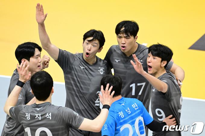 [사진] 극적인 정규리그 1위 차지한 대한항공