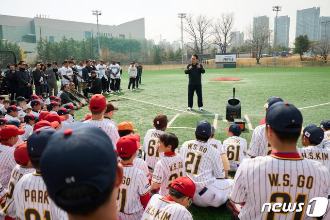 [사진] MLB 유소년 클리닉 격려 방문한 윤석열 대통령