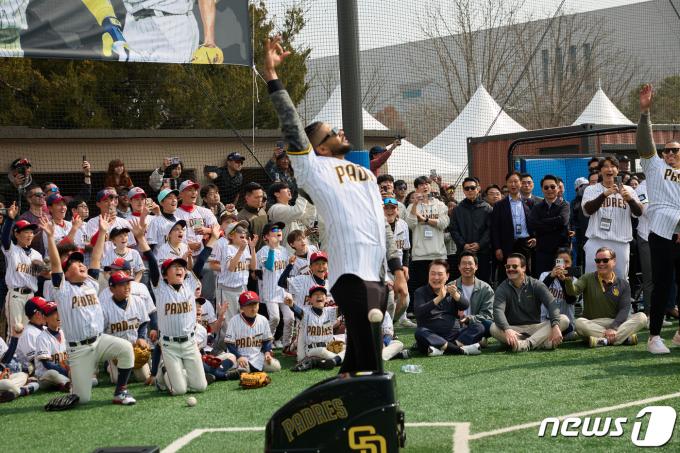 [사진] MLB 야구교실 찾은 윤 대통령