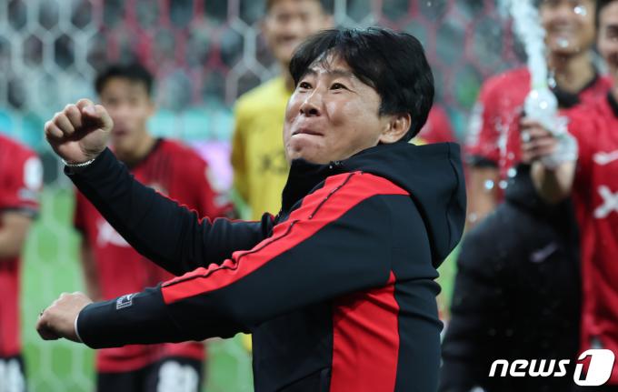 [사진] FC서울 김기동 감독, 시즌 첫승의 기쁨