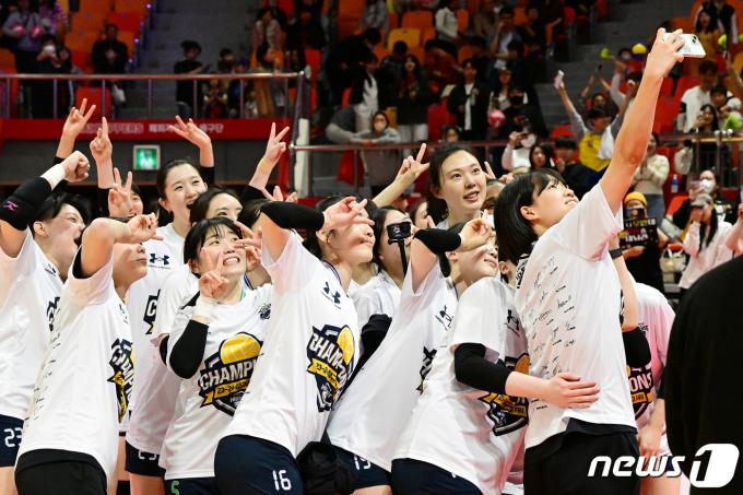 [사진] 정규리그 1위 오른 현대건설