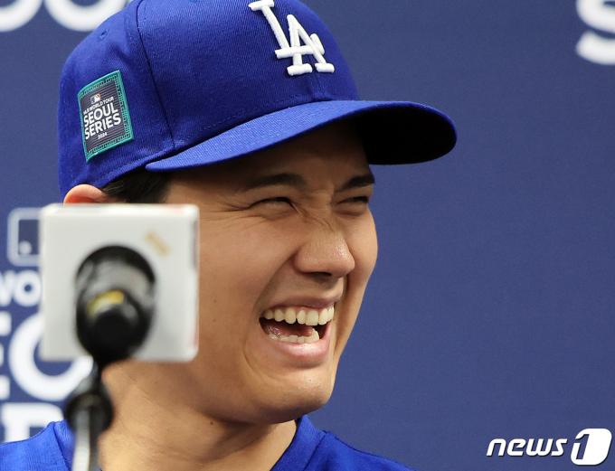 [사진] '빵 터진 오타니 쇼헤이'