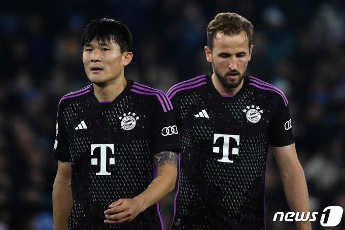 3경기 연속 선발 명단에서 제외된 김민재(왼쪽)ⓒ AFP=뉴스1