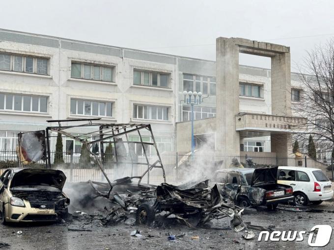 [사진] 우크라 미사일 공격 받아 불 탄 러 벨고로드의 차량
