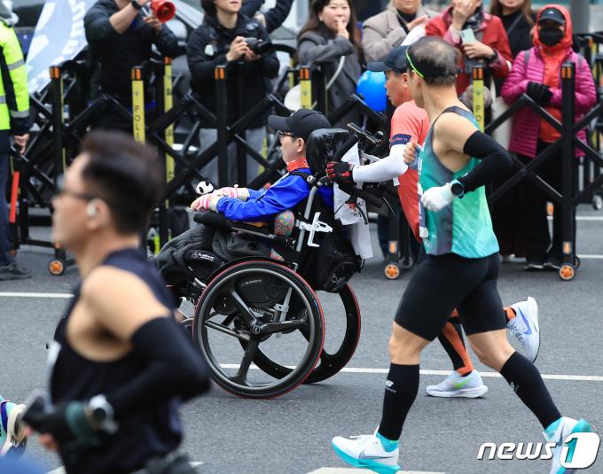 [사진] 함께 달리다