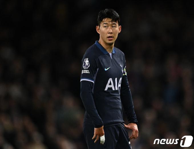 [사진] EPL 풀럼과 경기 0대3 완패 아쉬워 하는 손흥민
