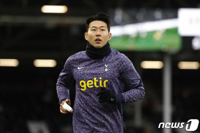 [사진] EPL 풀럼 전 앞서 워밍 업하는 토트넘의 손흥민