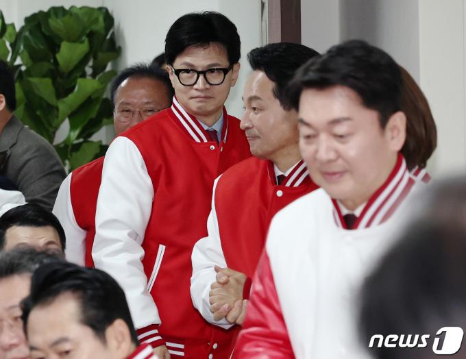 [사진] 선대위 회의 참석하는 한동훈 위원장