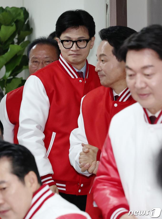 [사진] 회의 참석하는 한동훈 위원장