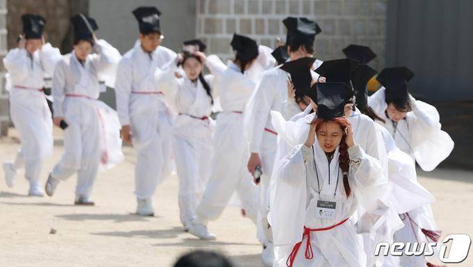 [사진] '바람아 멈추어다오'