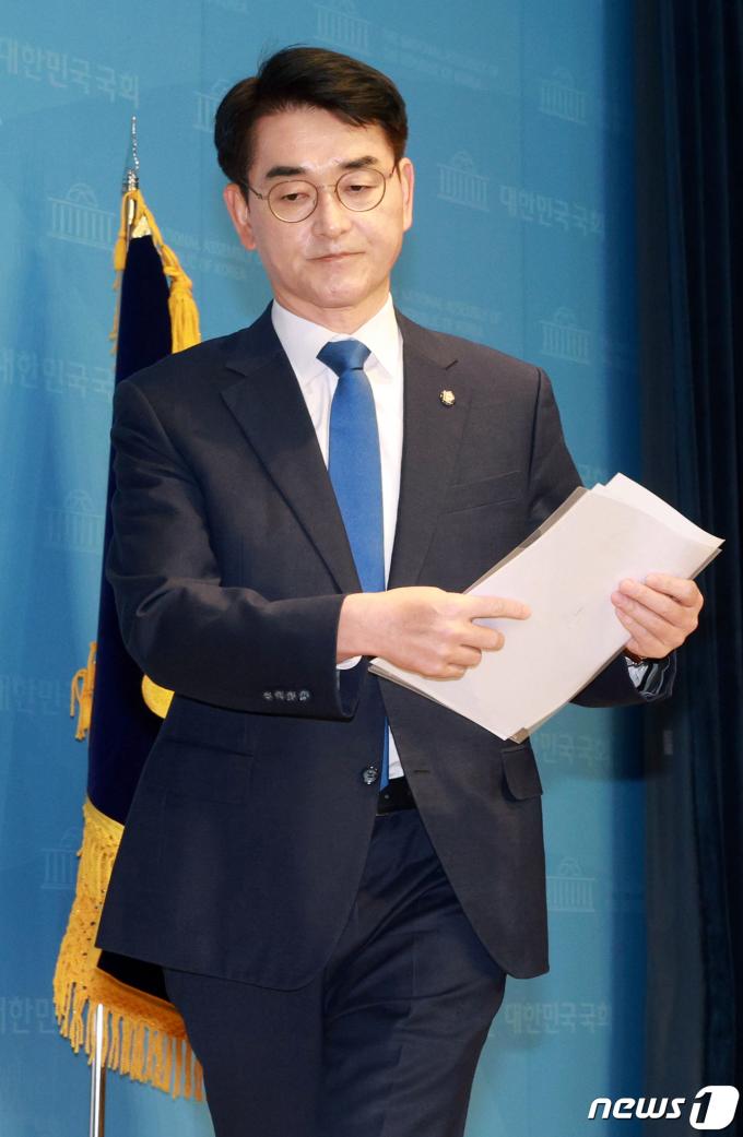 [사진] 기자회견장 나서는 박용진, 강북을 전략경선 참여