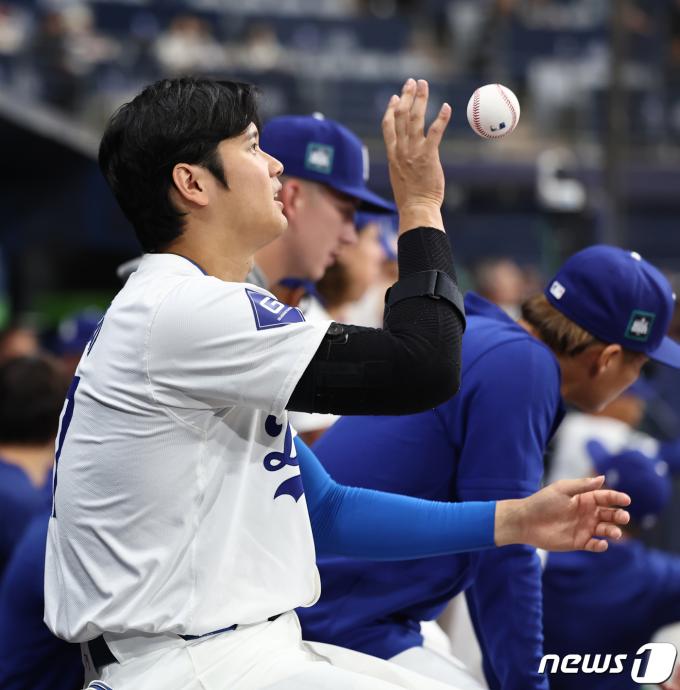 [사진] 던지고 싶은 오타니