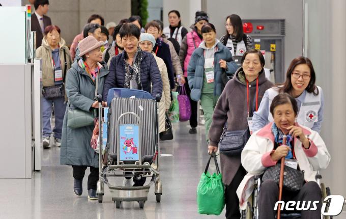 [사진] 설레는 마음으로 밟은 조국땅