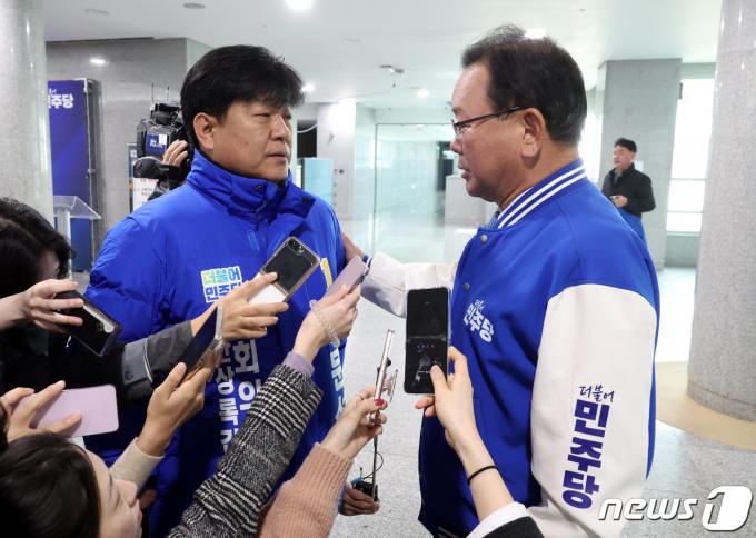 [사진] 양문석 만난 김부겸, 
