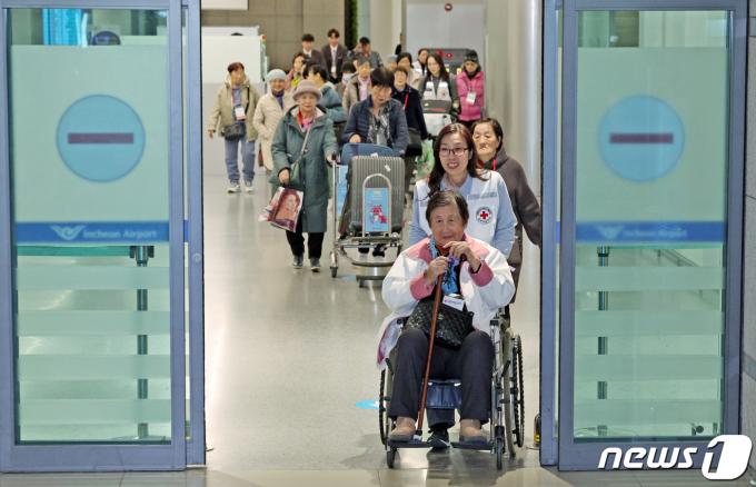 [사진] 인천공항 통해 귀국하는 1세대 사할린 동포