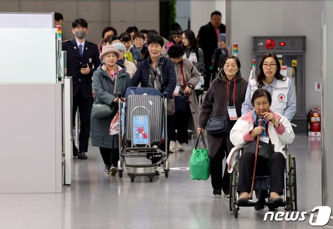 [사진] 4년만에 재개된 적십자사 사할린 동포 모국 방문 사업
