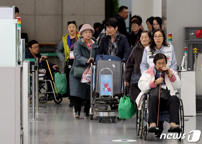 [사진] 인천공항 통해 고향땅 밟은 사할린 동포들