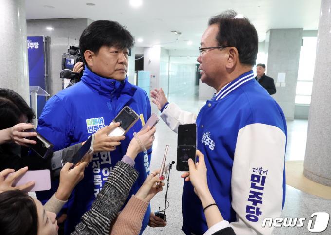 [사진] 김부겸 상임공동선대위원장, 양문석 후보에게 결단 촉구