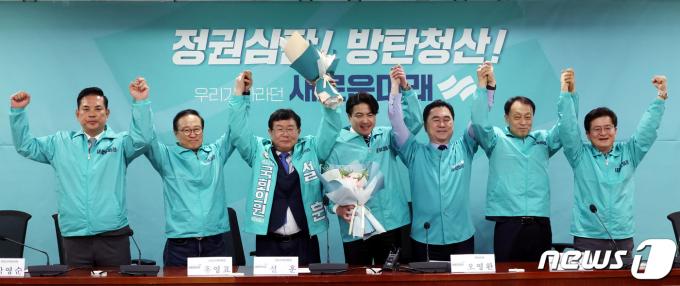 [사진] 새로운미래에 입당한 설훈·오영환 의원