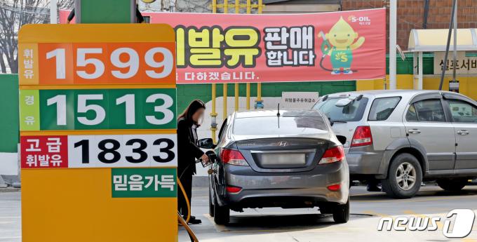 [사진] '6주만에 기름가격 하락 전환'