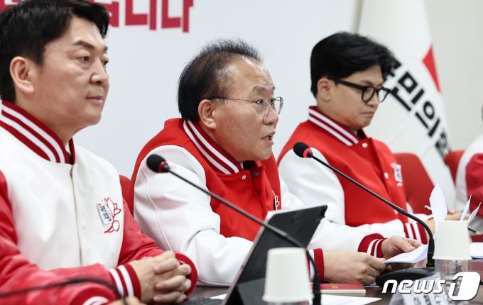 윤재옥 국민의힘 원내대표가 17일 오전 서울 여의도 중앙당사에서 열린 중앙선거대책위원회의에서 발언하고 있다. 2024.3.17/뉴스1 ⓒ News1 구윤성 기자