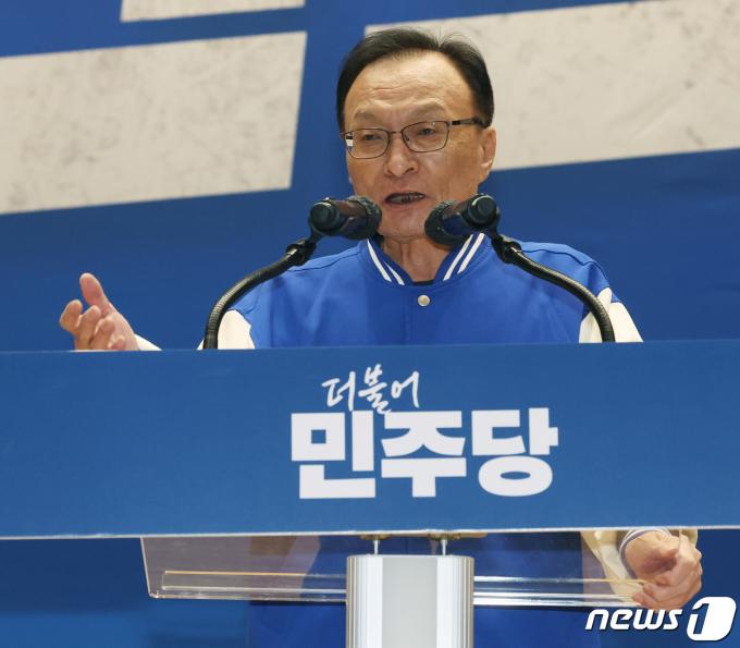 [사진] 총선 후보자 대회, 인사말하는 이해찬 선대위원장