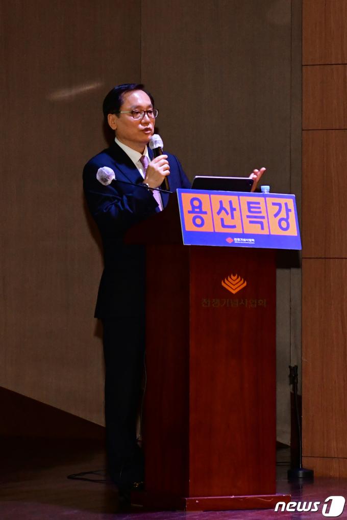 [사진] 방위산업 특강하는 신현우 사장