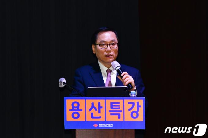 [사진] 용산특강 나선 신현우 한화에어로스페이스 사장