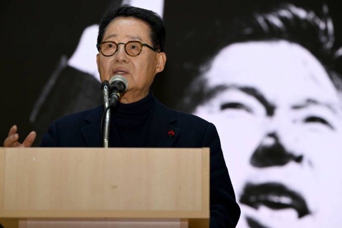 박지원 전 국정원장이 더불어민주당의 총선 승리를 응원했다. 사진은 지난 1월 광주 동구 전일빌딩245에서 열린 '김대중의 말 북콘서트'에 참여해 축사에 나선 박지원 전 국정원장. /사진=뉴시스