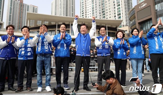 [사진] 화성 동탄 찾은 이재명