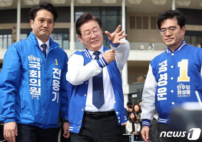 [사진] 당 점퍼 입는 이재명