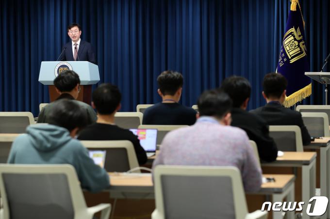 [사진] 성태윤 대통령실 정책실장 현안 브리핑